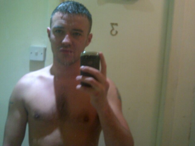 hi I am martyn 29 live in blackpool love going out chilling with my mates . I am a big fan of Liverpool F.C and love going to matchs and I am really laid back