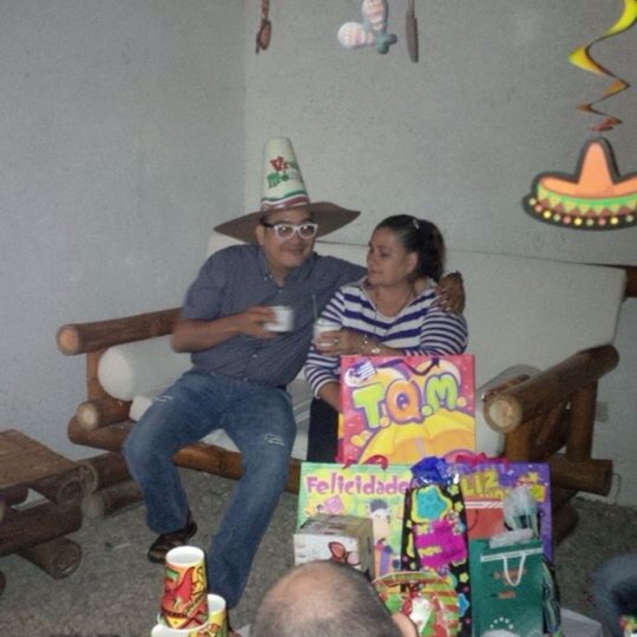 Trabajador independiente,con todo la fuerza y energia para que dia a dia sea mucho mejor. Ah! y enamorado hasta los tuetanos