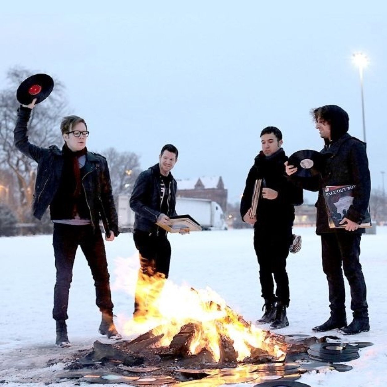 I tweet about Fall Out Boy lyrics and other stuff about them. ~Send lyrics~