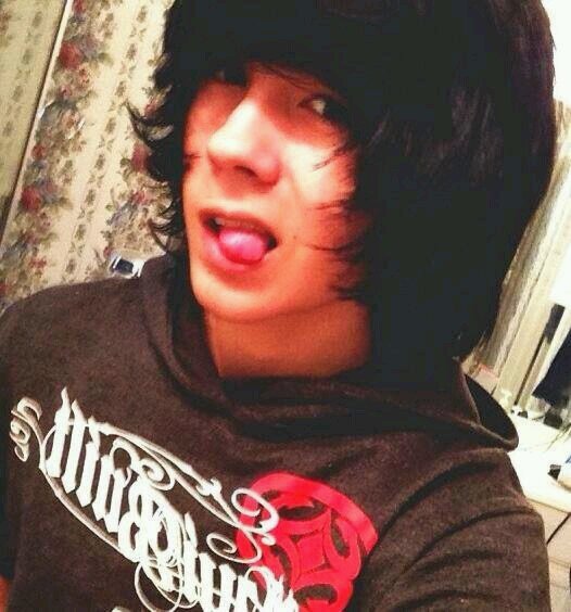 immm kayden bitches im 17 gay and proud and im taken by my sexy prince love you @BVBSGTC