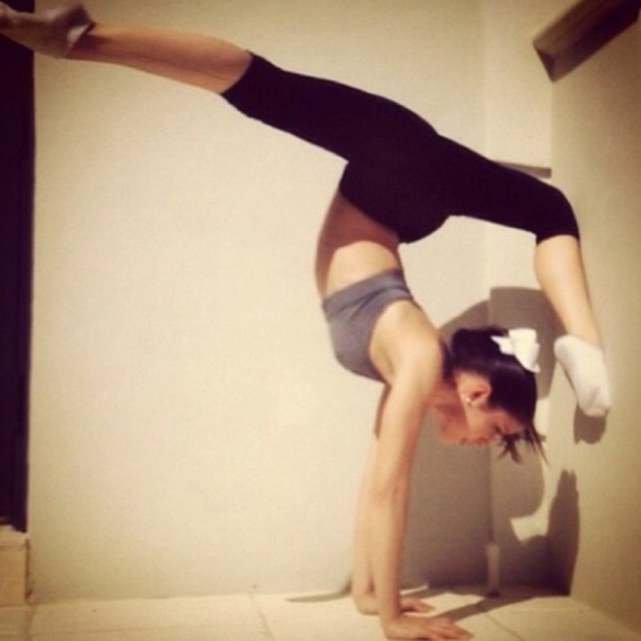1991- I'm a singer I'm a gimnast and dancer professional.. Designer is model - #carliter #directioner #belieber I LOVE MODA