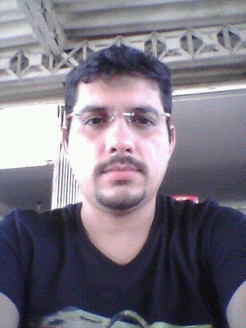 Tentando ser santo na lama deste mundo, mas minha sorte é a força de quem me ajuda, JESUS..