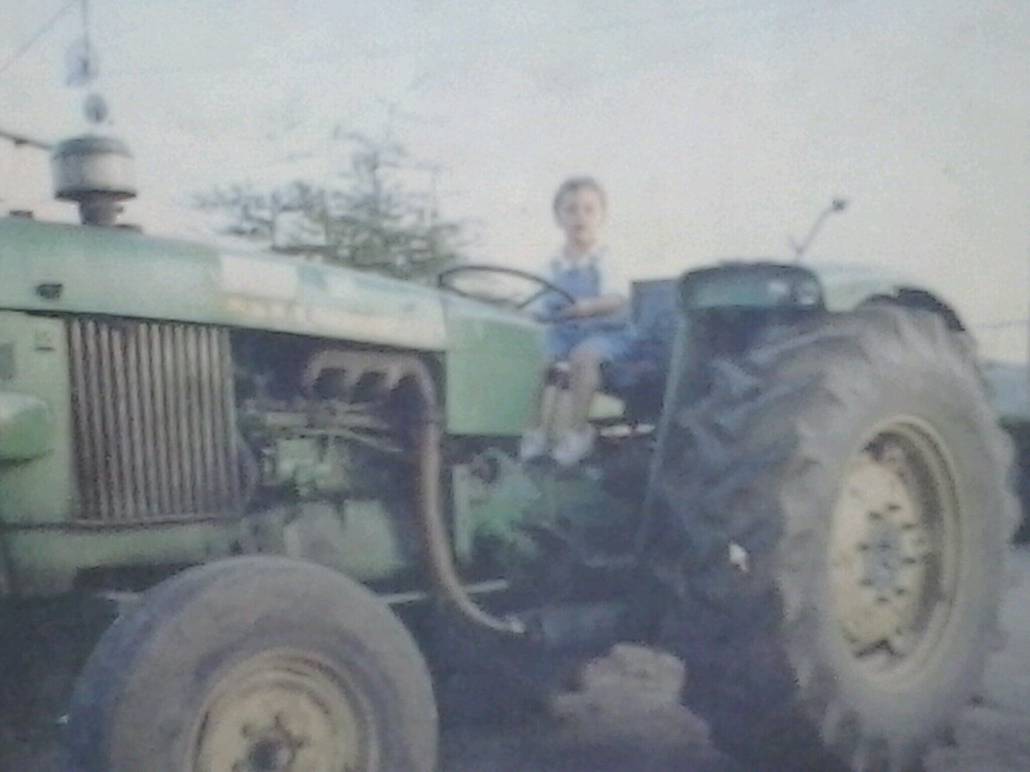 miguelcaro019's profile picture. Yo soy yo y mi cerveza y si no la salvo a ella no me salvo yo       Fan #1 de @josema_gracia     1932