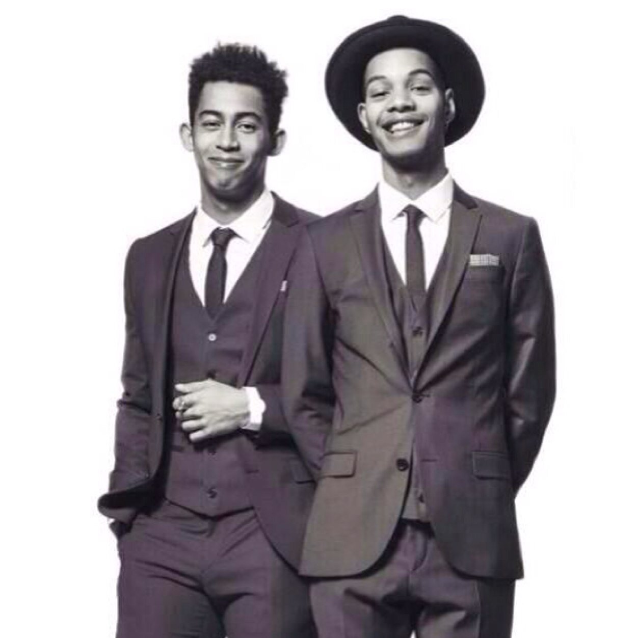 Rizzle_Chicks_'s profile picture. @LucyRKaxten and @Taylor_Shields_ fan account for RizzleKicks