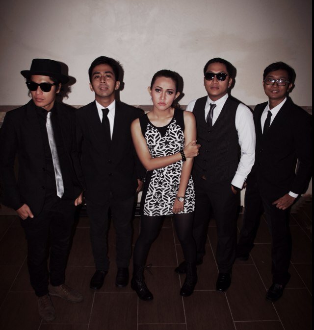 Melodyband_'s profile picture. Home Band Warung Teman Kemang & Vin+ Kemang, pemberantas kegalauan anda @Queen_mayya @sevri_heyho @agan_axelle