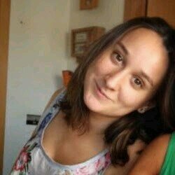 Comienza el día con una sonrisa, veras lo divertido que es ir desentonando con el resto de la humanidad.