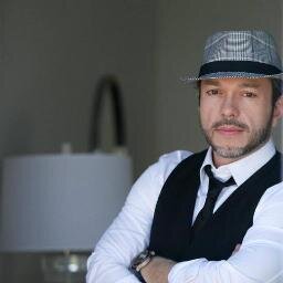Su estilo, profesionalismo y personalidad lo han llevado a tocar el corazón de grandes de la música...
Twitter de Fans de Edgar Cortázar ( @edgarcortazar1 )