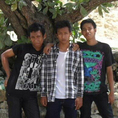 gue orangnya :*slalu brusaha brpkr postf*optimis*agak rjin*suka brcanda*gk suka ribet*pkokny q suka yg simpel aja :D