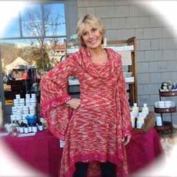 Fiber Artist: https://t.co/pGH6HjtTqL. Create commissioned fiber hats & art work. 
 Owner of The Creekside Creations, an organic body, home product line.
