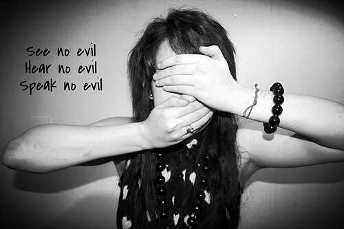 whyaminotdead's profile picture. Anxiety, depression, BDD, bipolar, schizophrenia, EDNOS. We're all 50 shades of fucked up :(