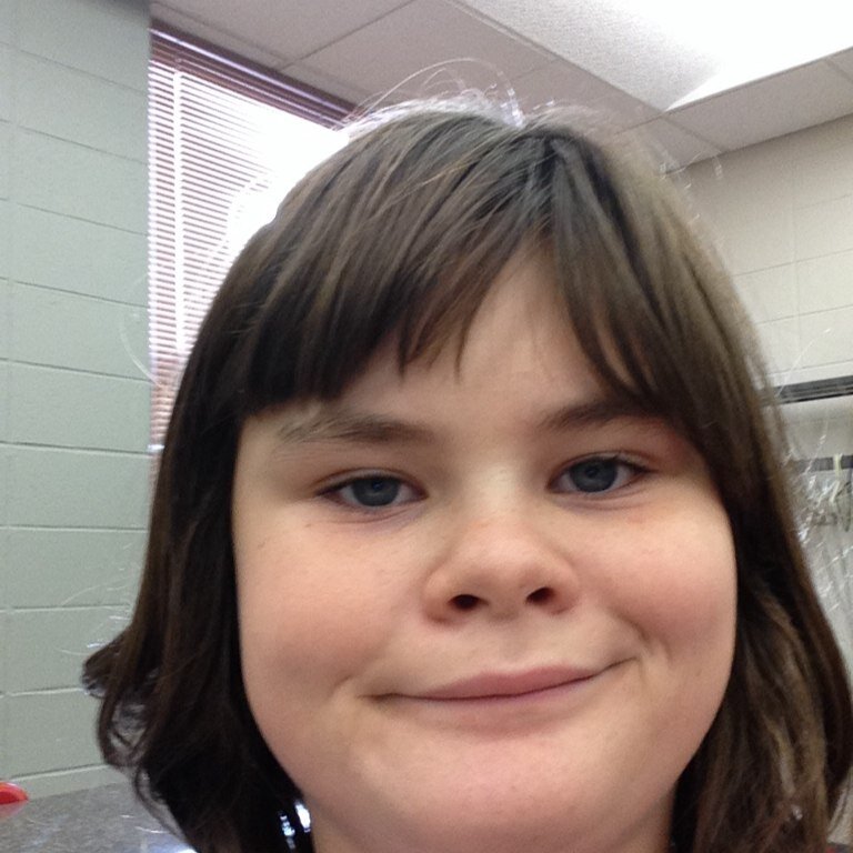 I am singel girl who is 13 that plays roblox
