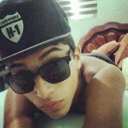 oieee ! tenho 14 anos gosto de praia um andar de long e beijar na boca e muito e prefiro mil vezes uma morena do que uma loira insta : @fehboy