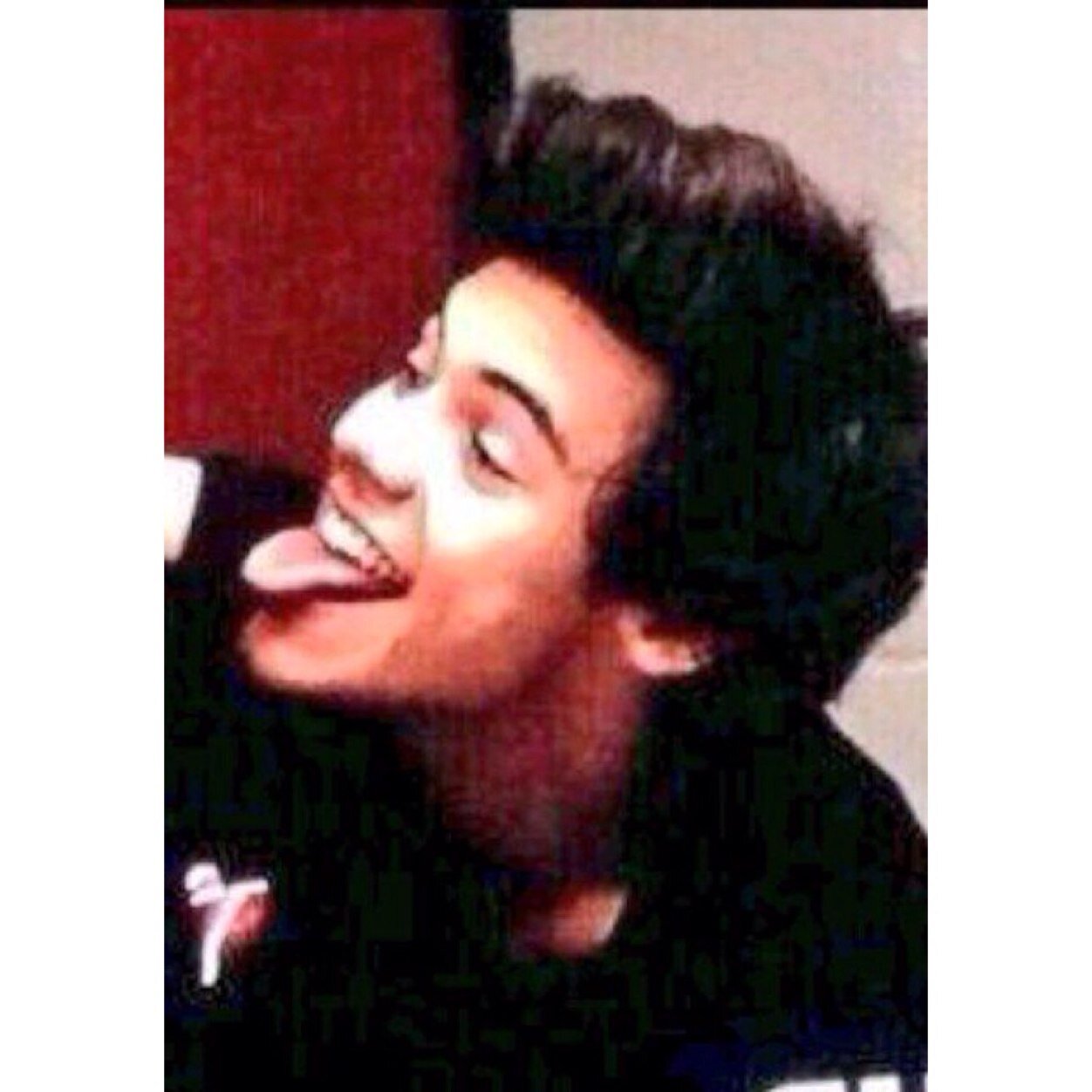 This is a free follow from @crownedharold so follow her there please love ya