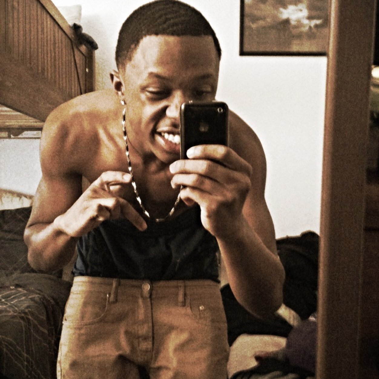 17 yrs thuggin,Swisher sweet lovin, foriegn bitch huggin, Taken, Yung Artist nigga