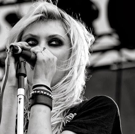 Sad_but_smile_'s profile picture. fuck