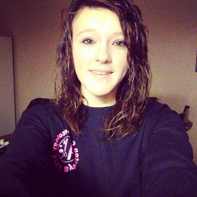 Well. Ima back woods barbie(: im funny beautiful and out going. Flexiable and love to sing !(: