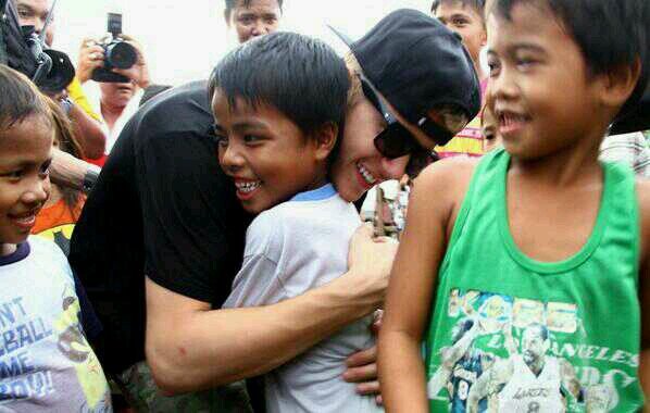 16. Music Everywhere. #BT14/3/13. Demi un ejemplo a seguir #Kidrauhl #WWAT #LikeAChampion #MidnightRed