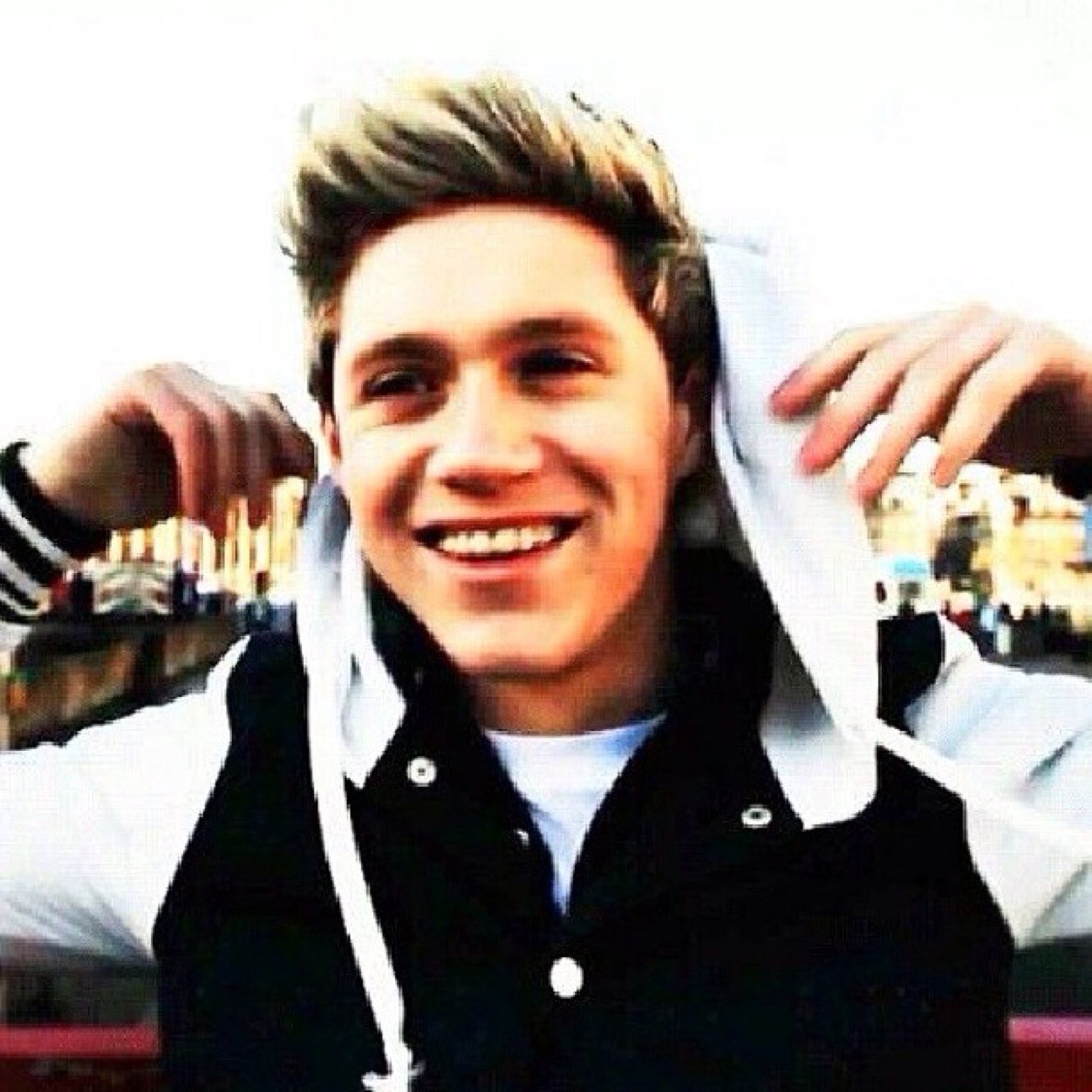 PLEASE FOLLOW @ashfthxrry ILY