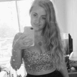 Hi my names Sam, im a fan of cats and pizza