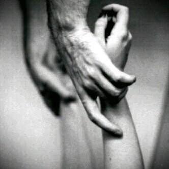 آلفقد : شيء لآ آشتهي وصفهہَ ۈ آلحديث عنهہَ يذكرني بآشيآء كثيره آولهآ آلبكآء ♡̷̷̷̷̷̷̷