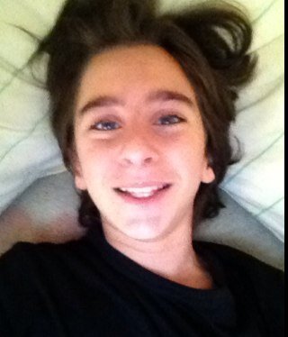 akesdgr8's profile picture. kid,loves dogs,makes videos,plays minecraft,name Aybman123,and i have long hair