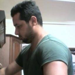 لا تنظر ولا تحكي اللي أكبر مني و منك وقع عيش حياتك زي ما إنتا بدك وبس و إترك كل شي بدايقك