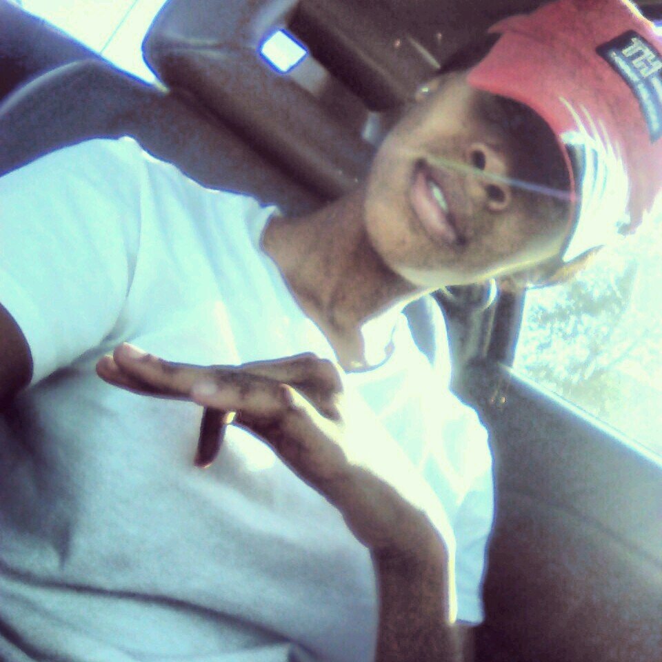 Wifee:: Tiff_Tiff00 Thee Original Boss Type Shyt. . .I Likee Girls Daat Like Girls ;)) I Tweet Thee Real.! #Simple... You MUST mention for a follow back.!!