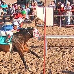 anunciador de carreras de caballos mas joven
