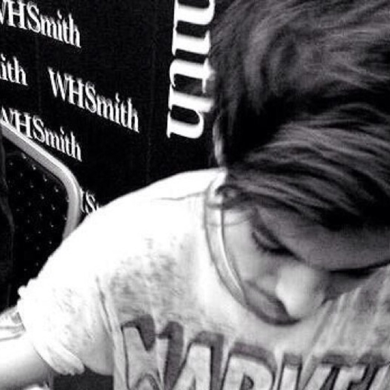 I just gave you a free follow because ilysm. Please go follow @wonderwallxoxo and help her reach her goal.