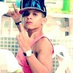 emerson me, I'm 17, I'm athletic but I'm not at the level to compete. follow me follow you back.