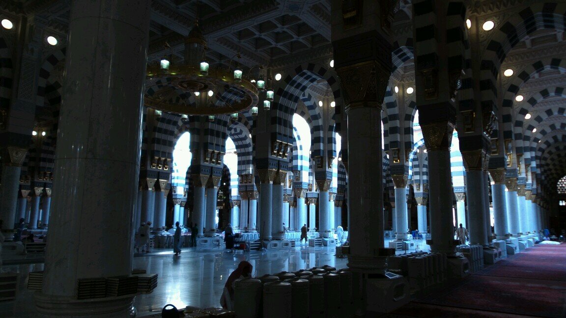 اعشق تراب مدينتي طيبه الطيبه احب مساعدة كل انسان