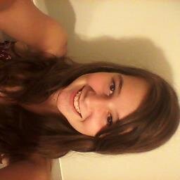 im a 18 years old normal girl and i love @OneDirection and @justinbieber ! So grateful to be alive 3