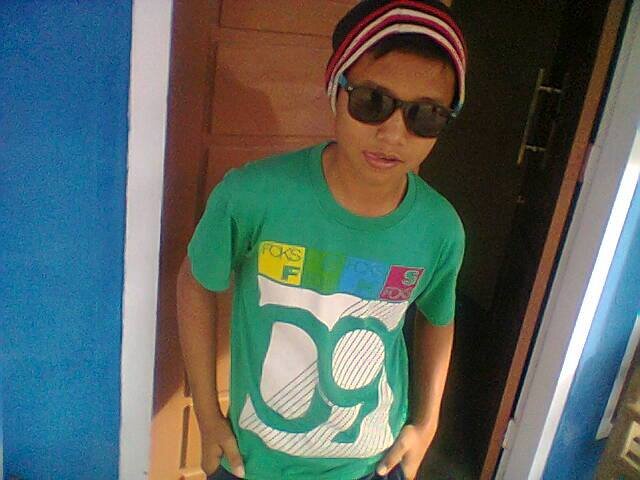 IlhamSanjayaa's profile picture. Berilah senyum mu pada semua orang tpi berilah cinta mu pda satu orang . :-)
 FOLLOW ME. !!