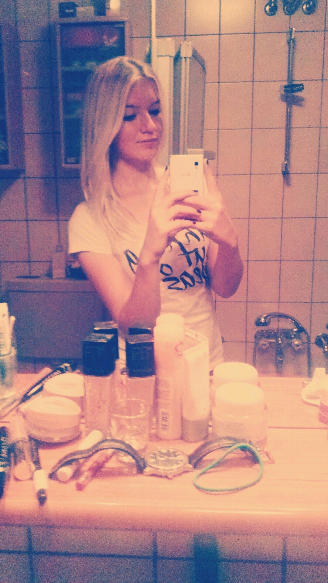 lilaaaErdbeere's profile picture. Heyyy ! Ich bin Annie. I'm from Germay. Ich reite und liebe mein Doggy Berry 3 I like horses and other animals, good music and more...xD