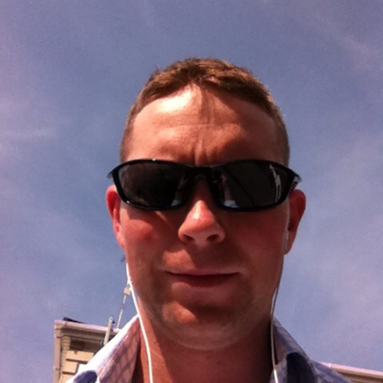 Former Irish Air Corps Pilot, Airline Captain, Military Aviation commentator.