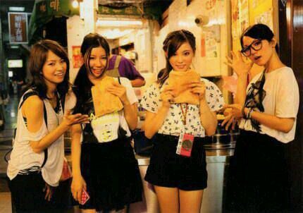 埼玉県のJK1です♪SCANDAL*サイサイ*UVERwould*VIVIDなどばんど大好き♡フォローお願いします♪