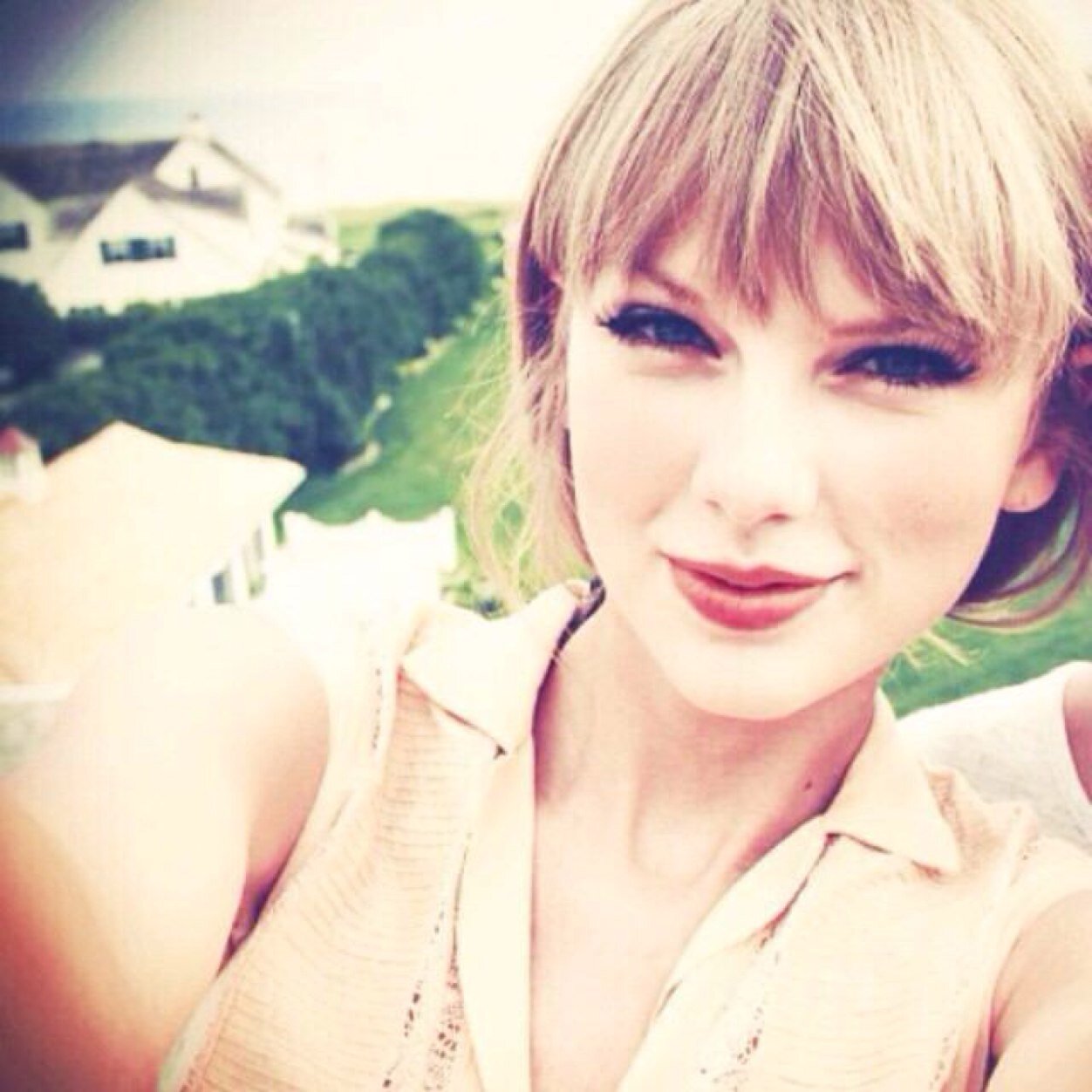 Taylor Swift love です♡
ファンの人誰でもフォローしてください♪( ´▽｀)
