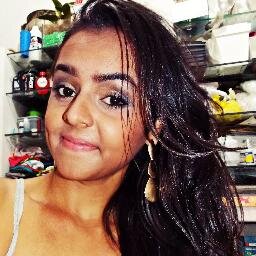 “Não sei viver de mentira. Não sei voar de pés no chão. Sou sempre eu mesma, mas com certeza não serei a mesma pra sempre.” (C. Lispector)