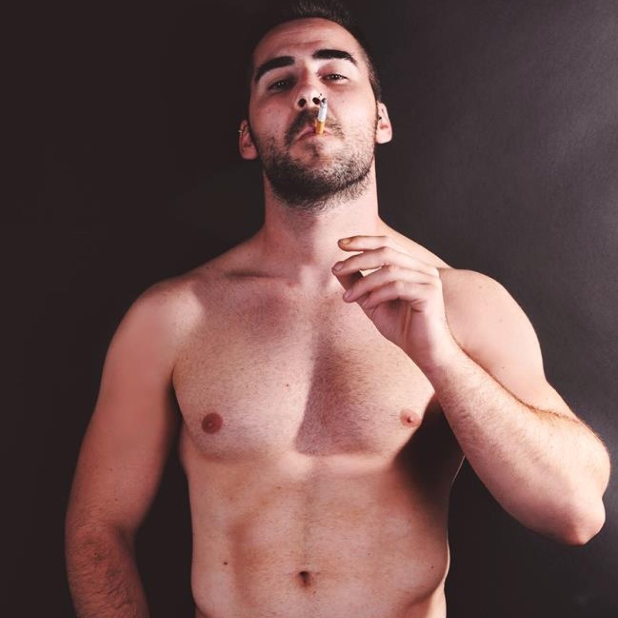 entrenador personal en proceso, luchador profesional contra la vida y sus putas patadas; amante del crossfit y de mi mismo.
competir? contigo o contra quien sea