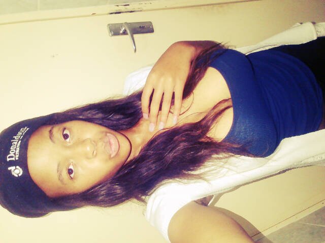 I'm a giirl, ii don't smoke or driink, ii don't sleep around or act stupid to get attention, Yes we still do exist  ♥