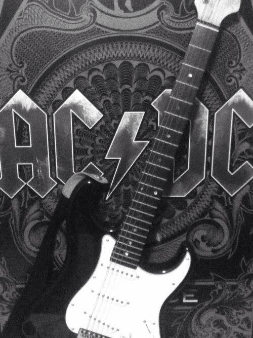 AC/DC, Metallica, Megadeth lo mejor putos!