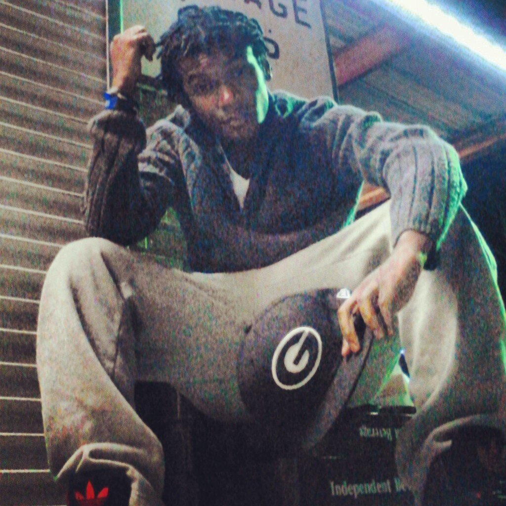 ThugLife  On my grind tryin to make moves towards success  rather than sell my soul for it kik:Snook_Illy