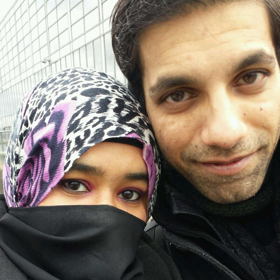 Professional #Henna #Artist /Budding #Businesswoman/ #SocialMedia #Marketing Infant/Wife/Daughter/Sister/Friend/Spontaneous #Blogger / #Writer / #Poet / #Geek