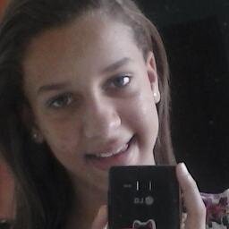 A meninha com cara de santinha mais no fundo e mt lokaaaaaaaa: EU