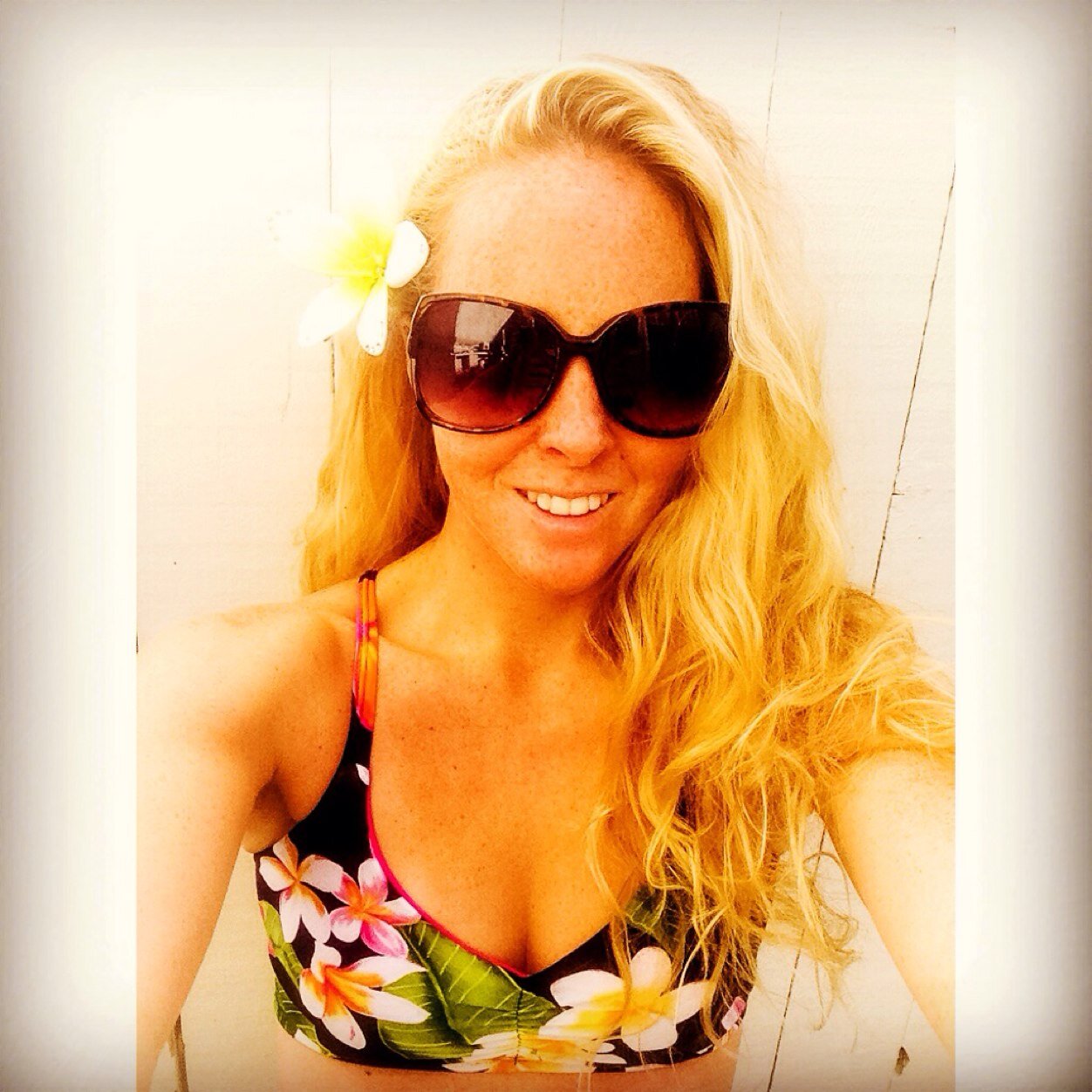 Filmmaker  • Photographer • Surf Coach • ProPlayerInsiders NFL Correspondent • KOMTR Field Producer • FB/IG: MsEmmaRoll