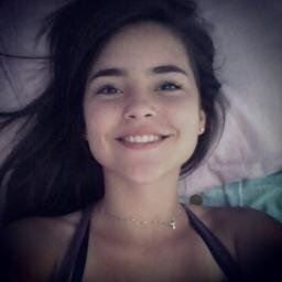 as coisas boas vem c o tempo , as melhores derrepente . Menina do sorriso lindo , querida e gata s2 / gui f