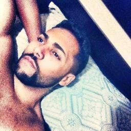 Brasileiro, 20 anos, Cantor e Compositor na dupla sertaneja Vitor Hugo e Monteiro, agenciado  pela Ákia Home Produções Musicais e Artísticas e CRC Models.
