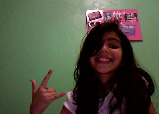 Toda positividade eu desejo a você,
Pois precisamos disso nos dias de luta, 
O medo segue os nossos sonhos.8')
                Since:13/02/2013