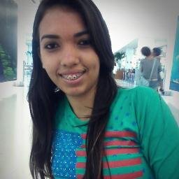 Seja doida. Seja fofa. Seja chata. Seja divertida. Seja retardada. Seja amiga. Seja qualquer coisa, o importante é ser você.