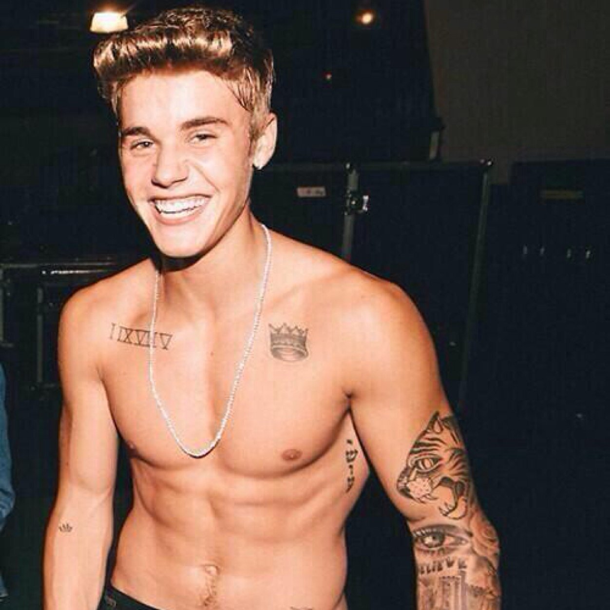follow @biebssundae